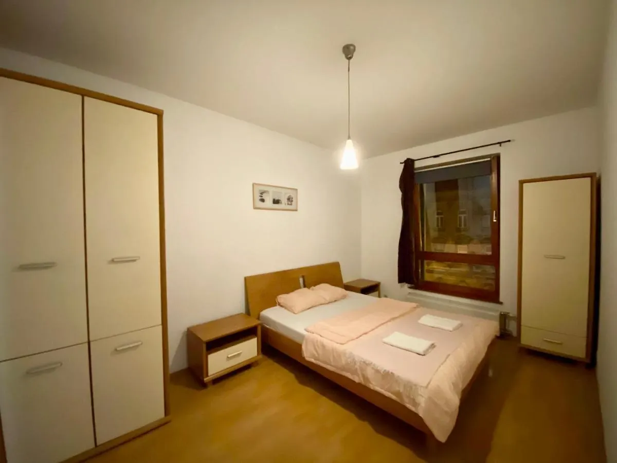 Keleti Apartment - R8 Budapesta